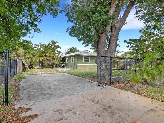 3rd image of 8091 San Carlos BLVD