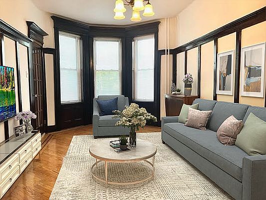 3rd image of 258 E 25th St #1