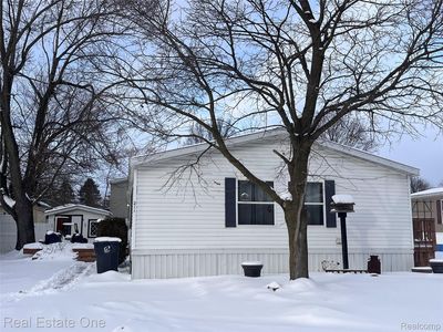 211 Lakeshore Cir, Oxford, MI, 48371