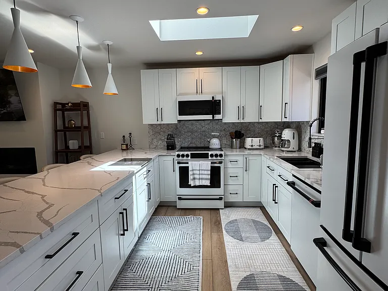 838 Oak St #A — Photo 2