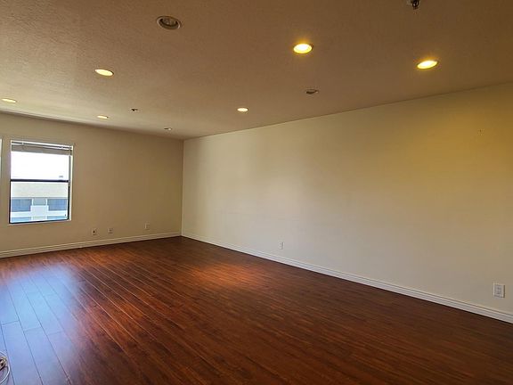 4th image of 260 Cagney Ln APT 211