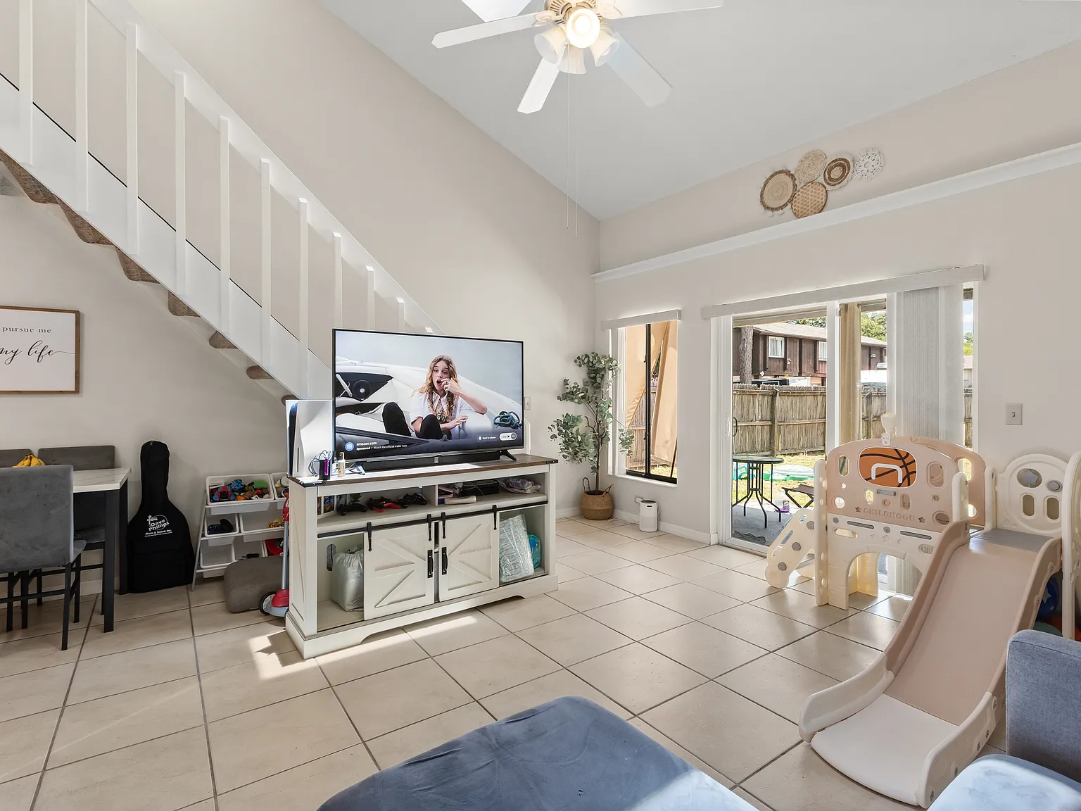 2 bed, 1018 sqft, $1,650 — Photo 3