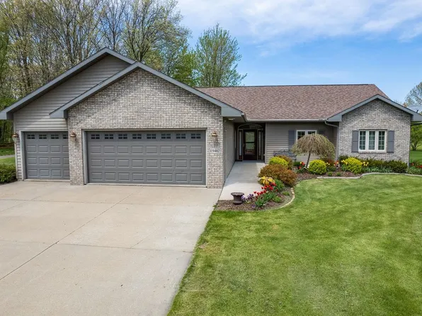 E9402 Bay Hill Ct, Wisconsin Dells, WI 53965