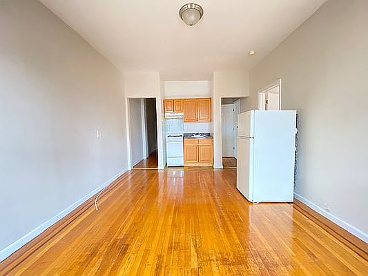 3rd image of 147-03 Northern Blvd #9D