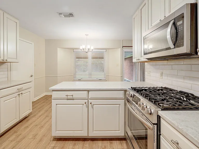 8609 Melshire Dr — Photo 10