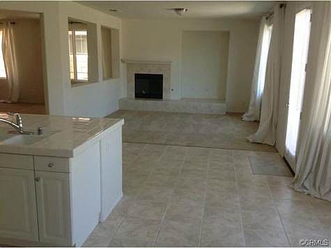 2nd image of 328 N Mariposa Privado