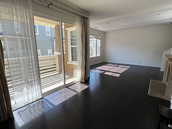 4th image of 1800 Oak St Unit 421