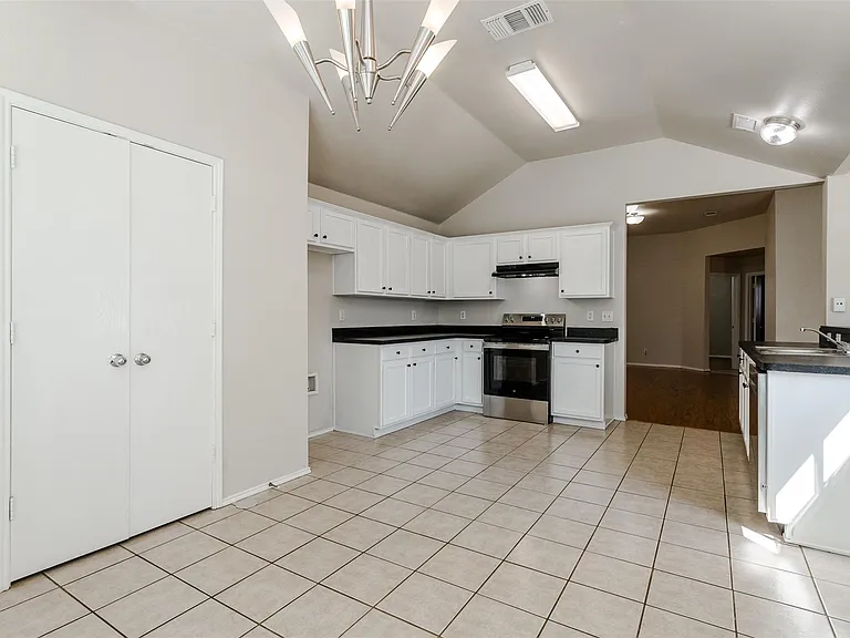 1017 Caleb St — Photo 24