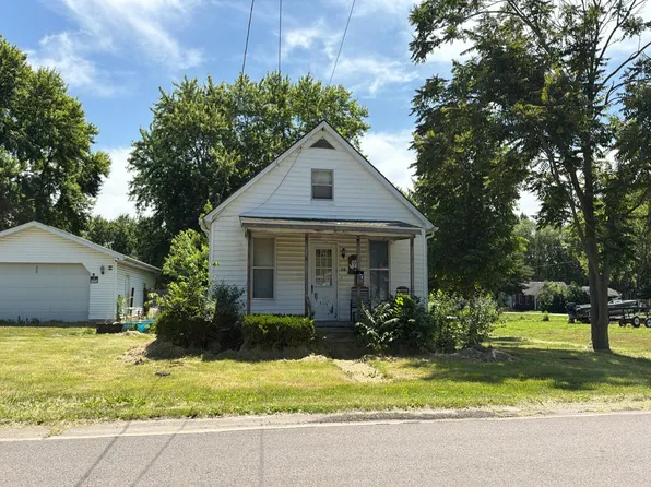 518 S 6th St, Girard, IL 62640