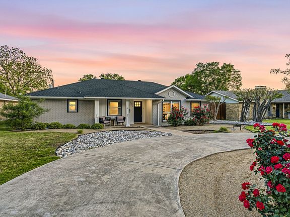 3rd image of 3556 Royal Ln