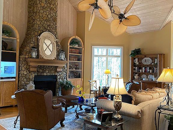 Great room vaulted ceiling