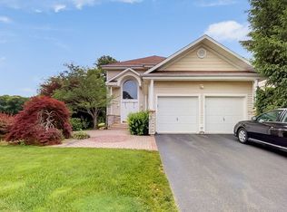 22 Redan Dr, Smithtown, NY