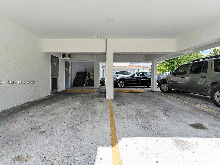 620 SW 10th St #301 — Photo 17