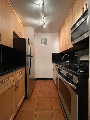 Rented by Bond New York | media 13