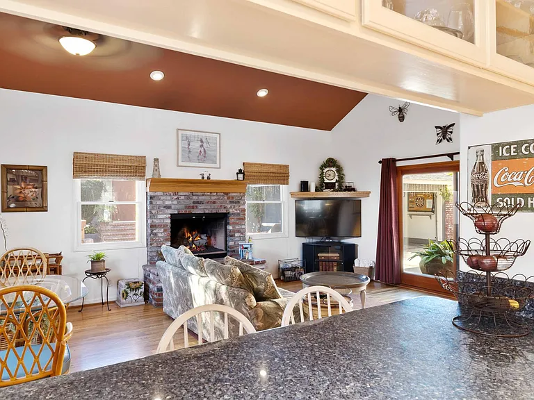 1605 Lynngrove Dr — Photo 11