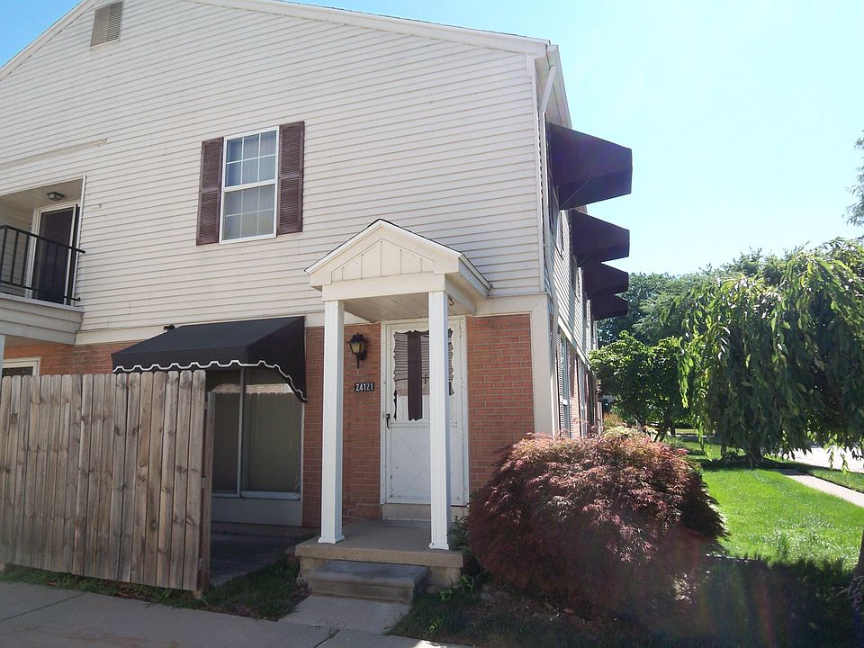 1st image of 24121 Meadowbridge Dr