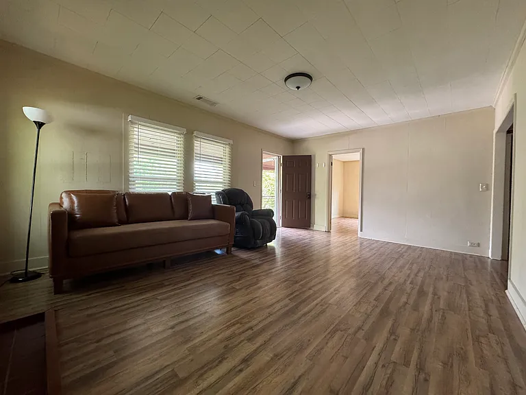385 Main St — Photo 9