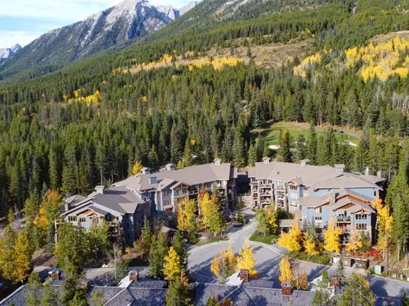 140 E Stonecreek Rd #104, Canmore, AB T1W 3J3