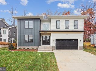 1010 Cottage St SW, Vienna, VA 22180