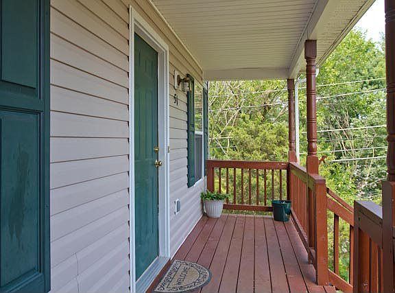 3rd image of 51 Easthampton Ct