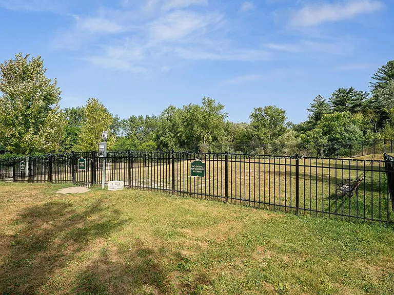 147 Bayberry Cir — Photo 41
