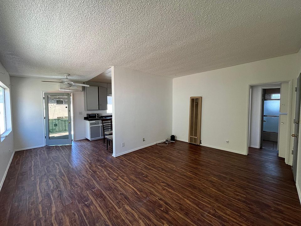 Living room/dining room