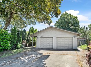 19526 SE Ash St, Portland, OR 97233