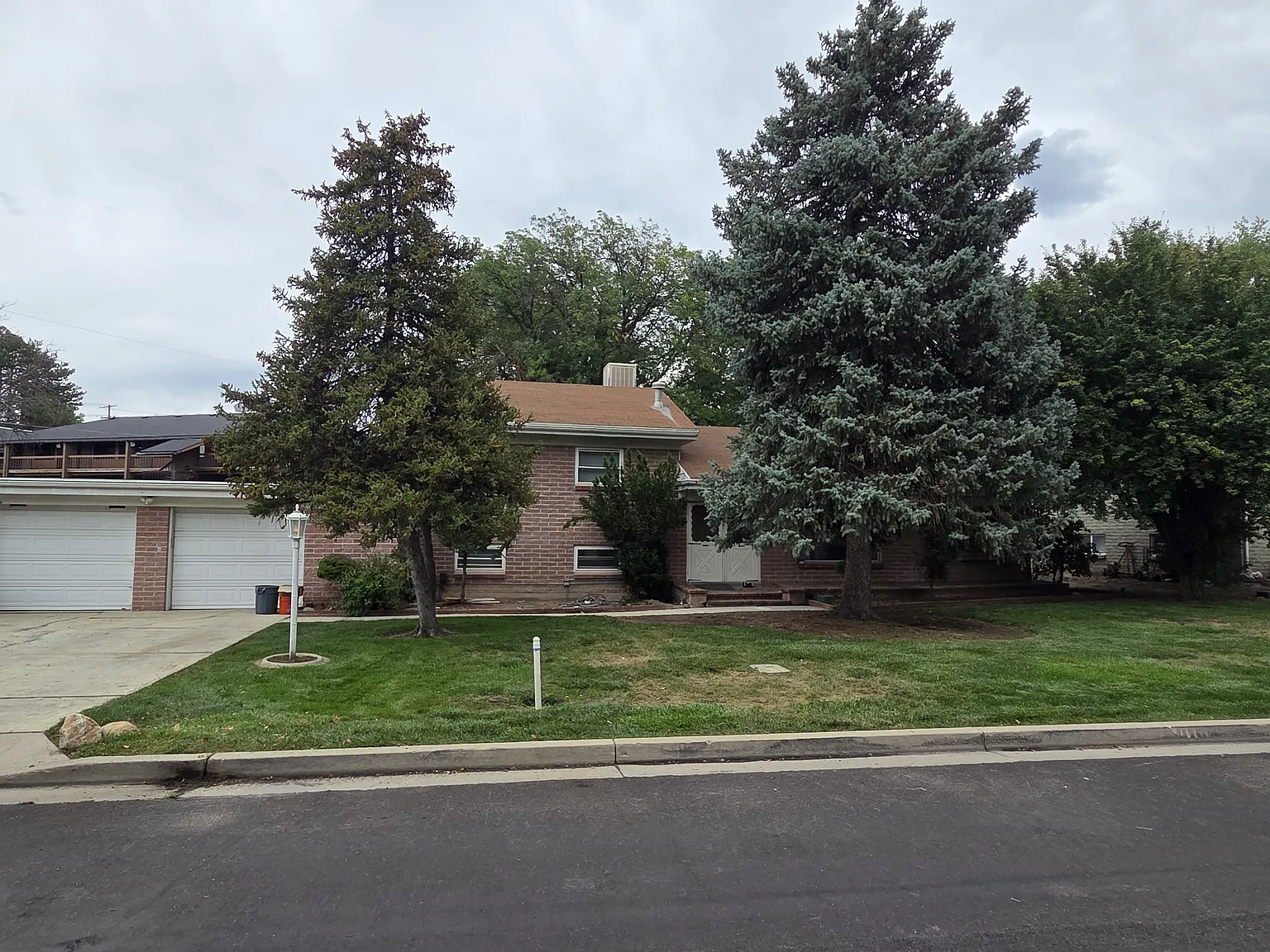 3 bed, 2500 sqft, $2,650 — Photo 2