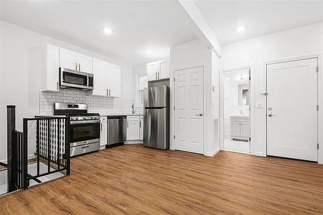 Building Photo - 33 Stagg St #2A