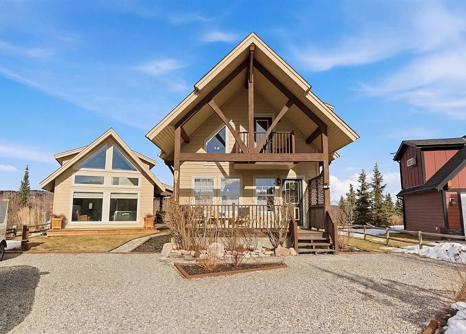 1st image of 212 SW Cottageclub Cres