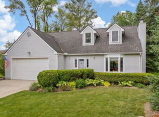 1377 Maplewood Dr, Saline, MI 48176