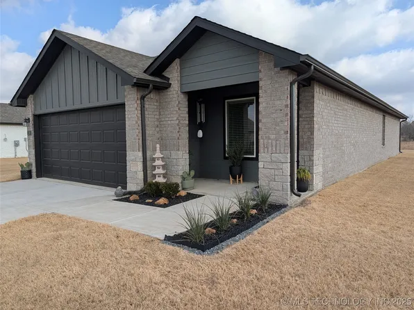 1100 N Arapahoe Ave, Chouteau, OK 74337