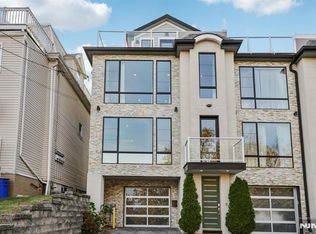 26 Hudson Ter, Edgewater, NJ 07020
