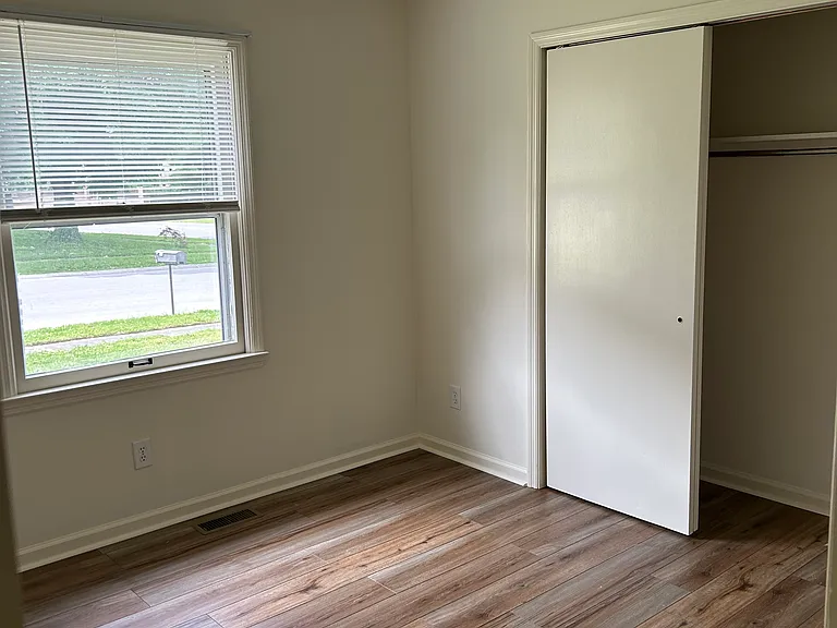 300 E Brown St — Photo 4