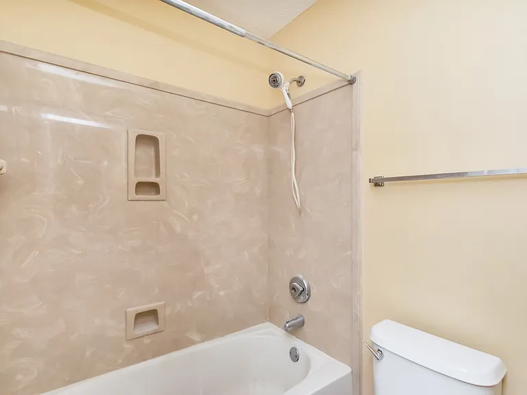 3057 Brookline Dr W — Photo 4
