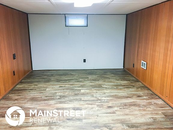 3rd image of 390 Raven Ln