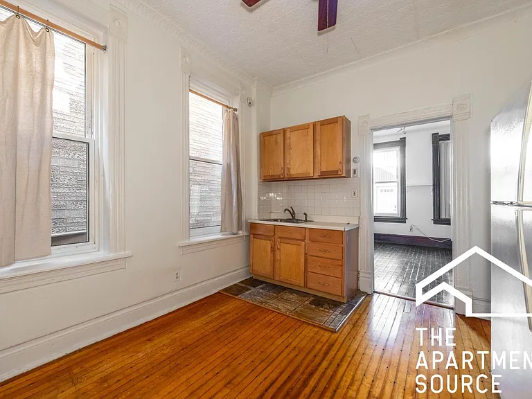 1820 S Throop St #1R — Photo 4