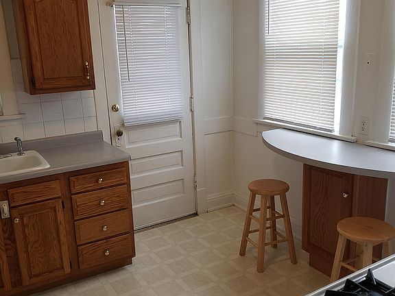 4th image of 629 E Lombard St