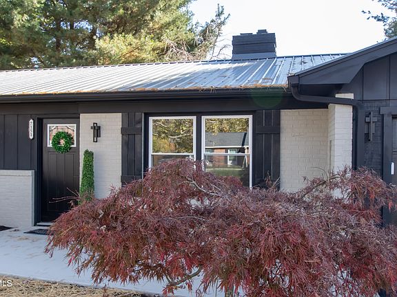 3rd image of 7151 Pembroke Cir