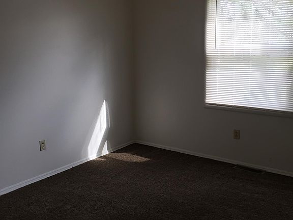 3rd image of 501 Dickson St APT 4