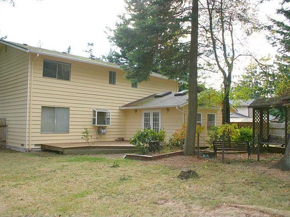2nd image of 1484 SW Putnam Dr