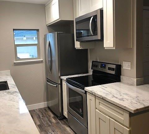 3rd image of 3904 H St APT 14
