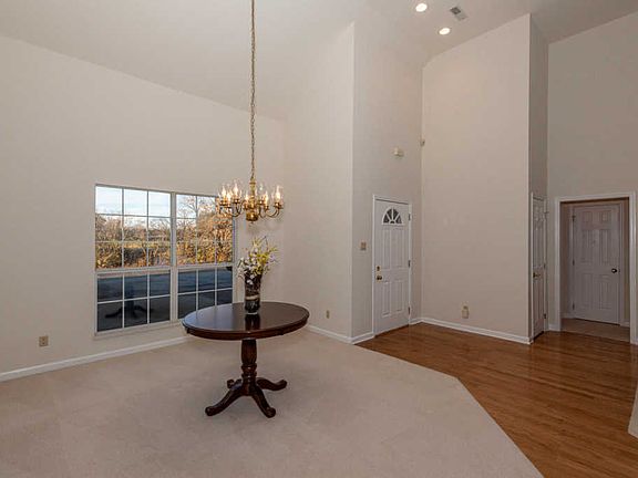 5th image of 186 Royal Oaks Dr