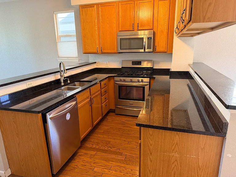 1722 Depew St — Photo 4