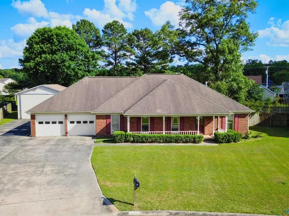 2816 Winthrop Dr SW, Decatur, AL 35603