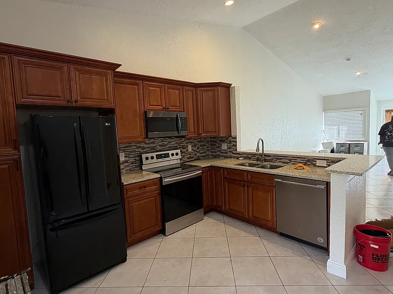 1031 NW 79th Ave — Photo 5