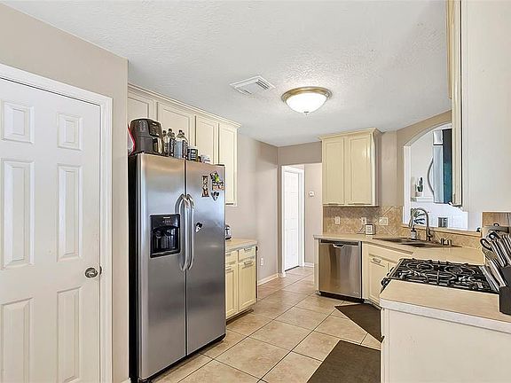 5th image of 18107 Polo Meadow Dr