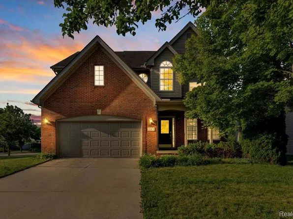 1143 Polo Dr, South Lyon, MI 48178
