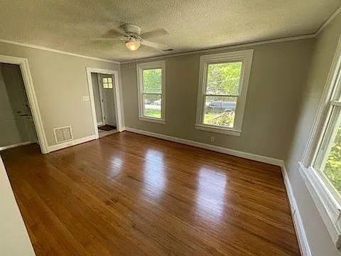 113 W Edgewood Dr — Photo 3
