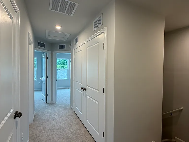 130 Saxon St — Photo 16